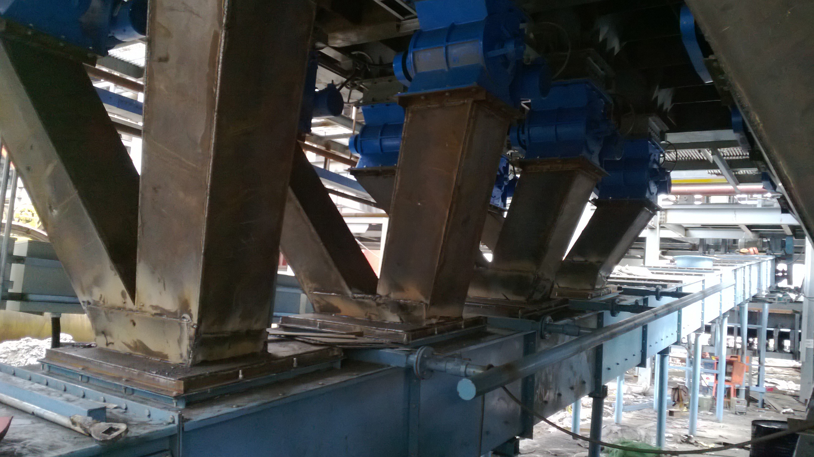 石灰石、粉煤灰雙鏈刮闆輸送機使用介紹